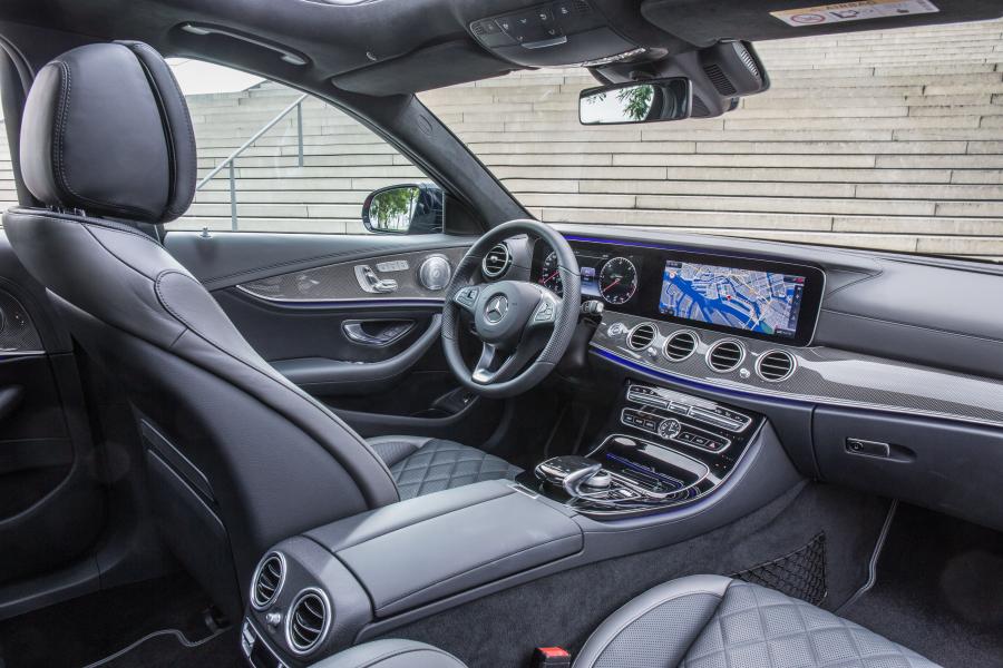Интерьер Mercedes-Benz E220 d Avantgarde Line Estate 2016 года  (фото 7 из 26)